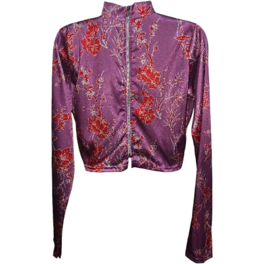 NWT PrettyLittleThing Lilac Floral Print Cut Out Halter Style Satin Crop Top - Picture 2 of 4